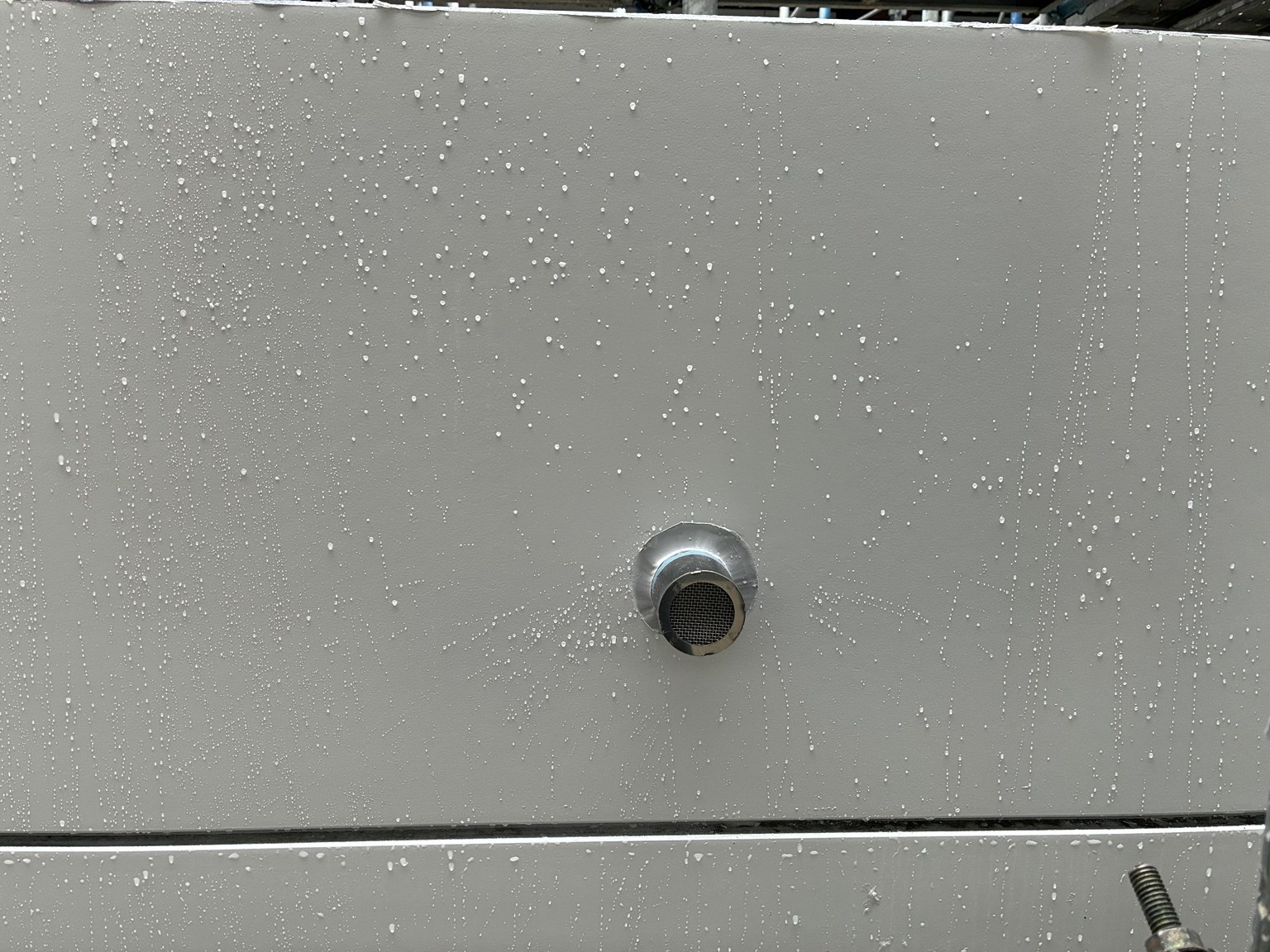 換気口穴補修 施工後
